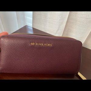 Beautiful Plum Purple Michael Kors Wallet 💜
